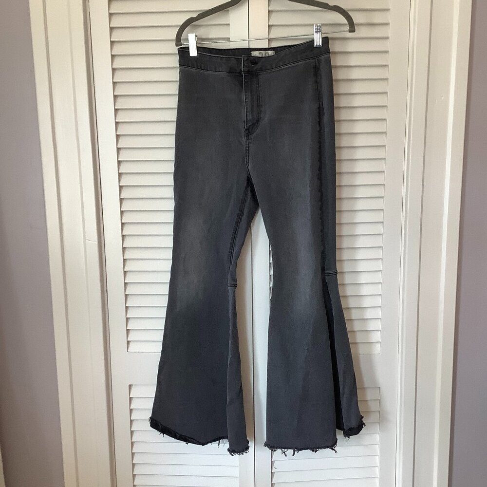 Free People 'We the Free' Just Float On black flare jeans 29 stretch - Picture 2 of 9
